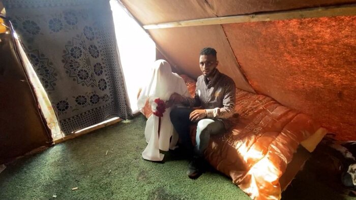 أفراح زفاف على صوت القذائف وعش الزوجية خيمة في غزة
