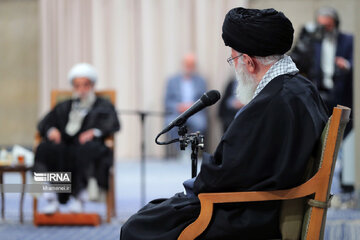 Reunión de los miembros de la Asamblea de Expertos del Liderazgo con el Líder de la Revolución Islámica
