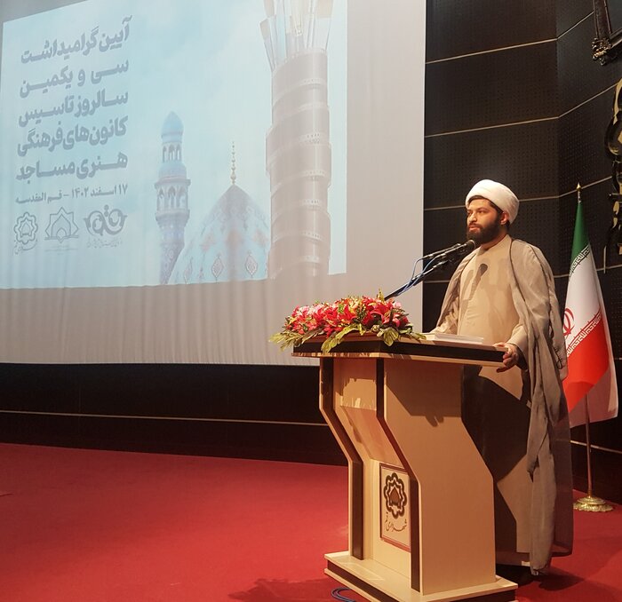 نائب رئیس مجلس شورای اسلامی: جوانان را به حضور در مساجد ترغیب کنیم
