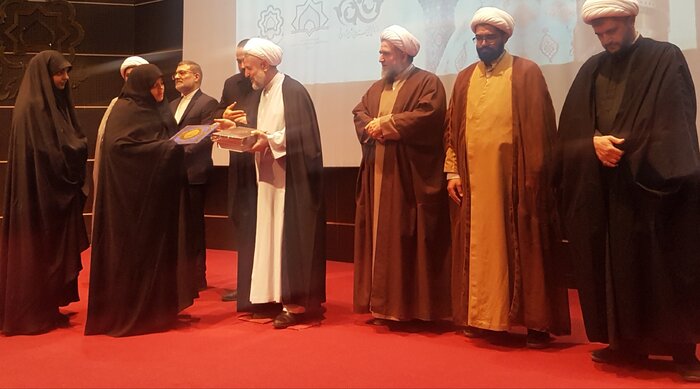 نائب رئیس مجلس شورای اسلامی: جوانان را به حضور در مساجد ترغیب کنیم