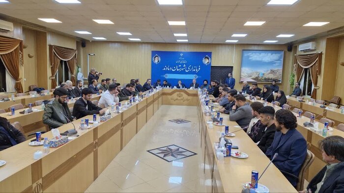 نشست وزیر ارشاد با هنرمندان دماوند/ حمایت از سینماگرانجوان