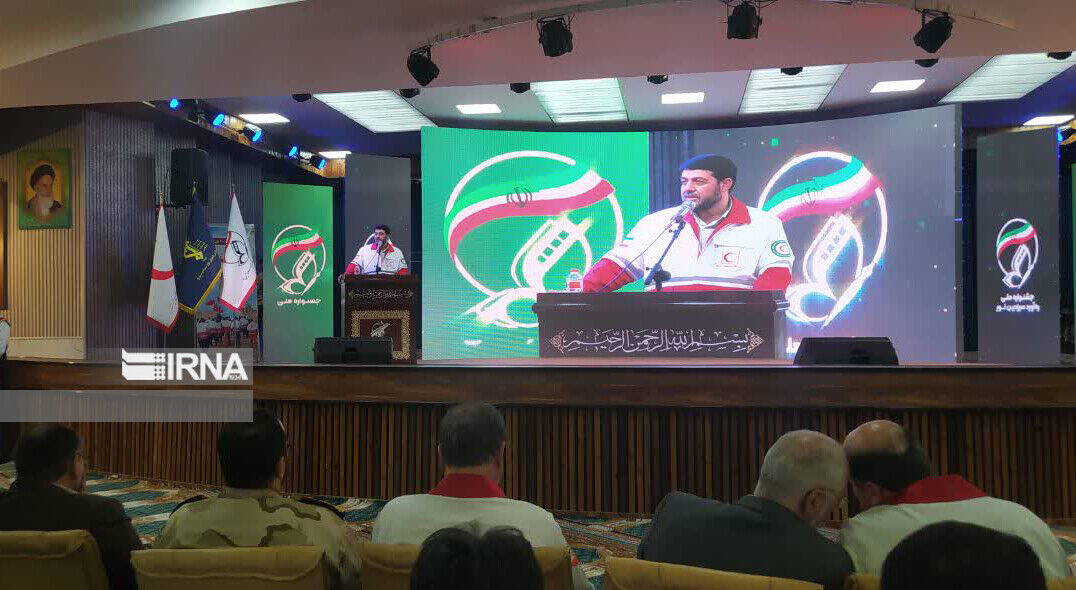 الهلال الأحمر الإيراني: إرسال مساعدات انسانية بزنة 10 آلاف طن إلى غزة الهلال الأحمر الإيراني: إرسال مساعدات انسانية بزنة 10 آلاف طن إلى غزة