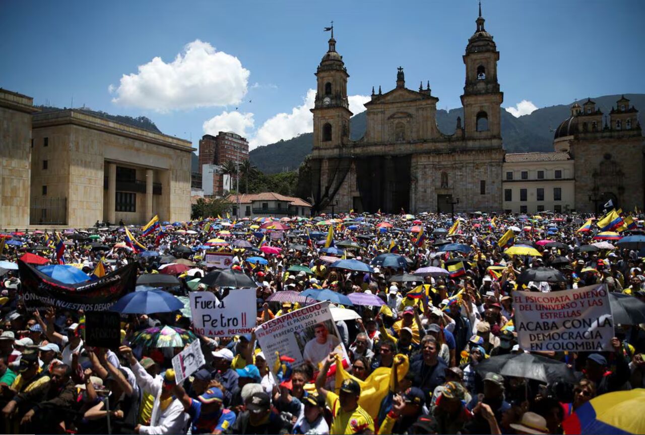هزاران نفر در کلمبیا در اعتراض به اصلاحات دولت تظاهرات کردند