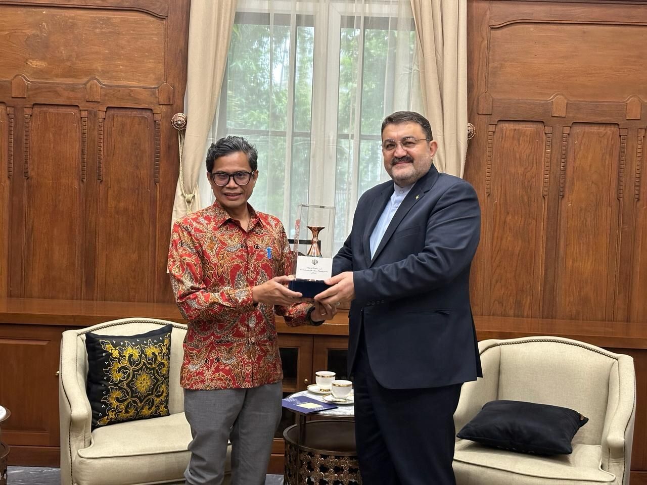 Iran envoy, Indonesia deputy FM meet in Jakarta