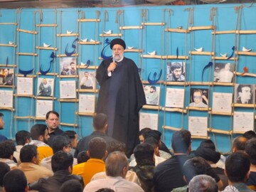 رییس‌جمهور به مقام شامخ شهدای خوزستان ادای احترام کرد