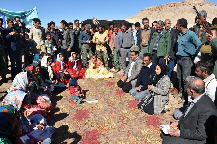 کتابخوانی در چادرهای عشایری فارس ، شروعی برای کوچ خدمات فرهنگی به ایل