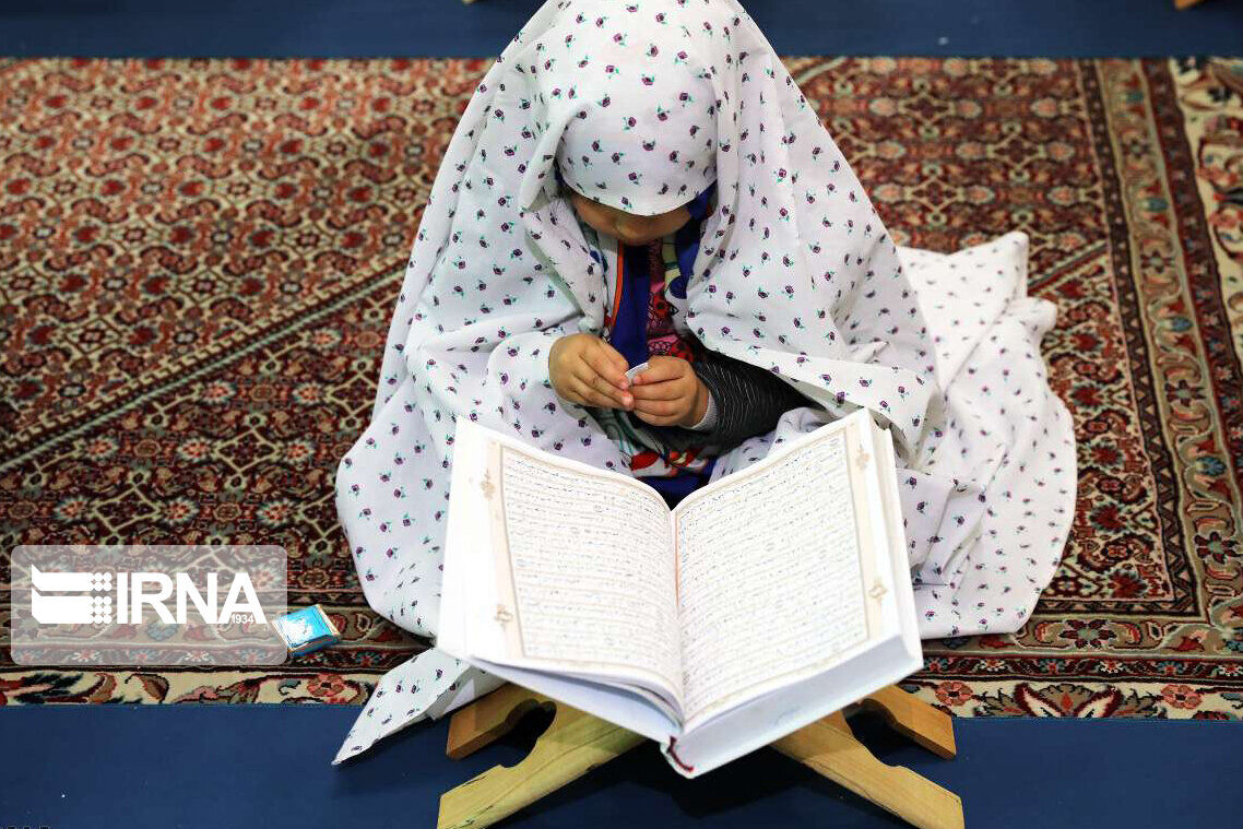 روحانیون از ماه رمضان برای تقویت انس با قرآن در میان جوانان استفاده کنند