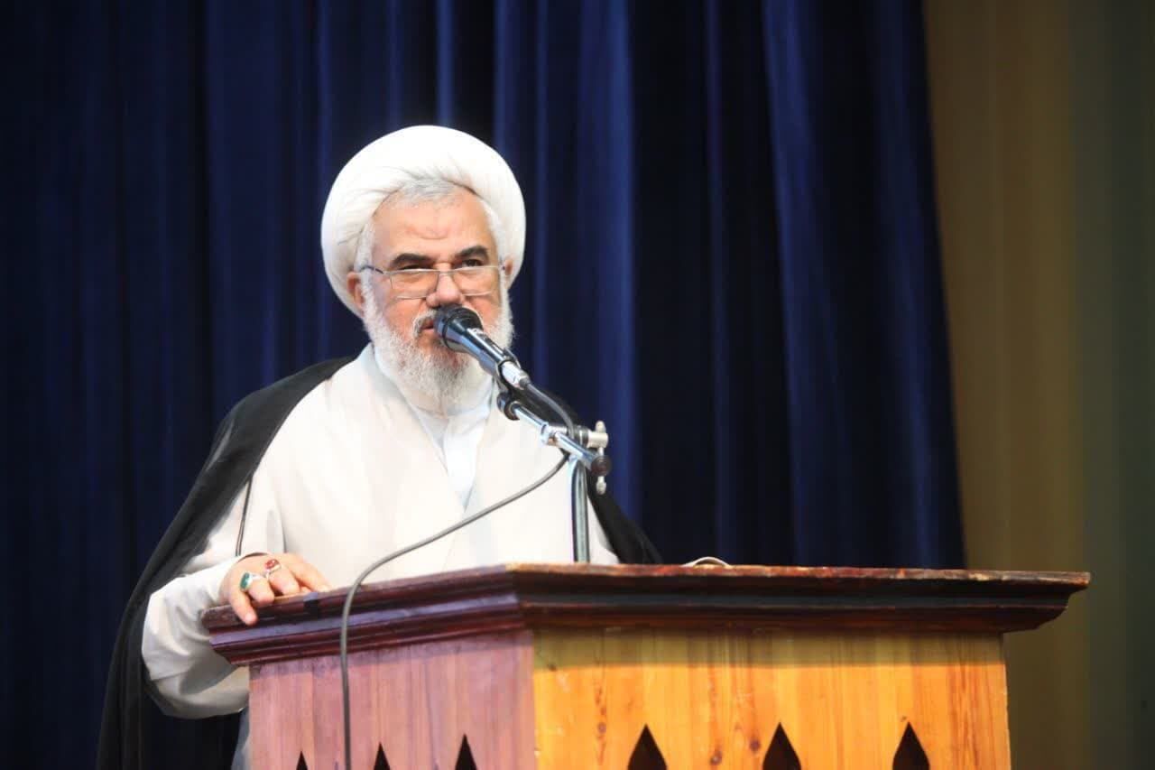 امام جمعه بندرعباس: مردم معیارهای انقلابی بودن را در عملکرد رئیس‌جمهور شهید دیدند
