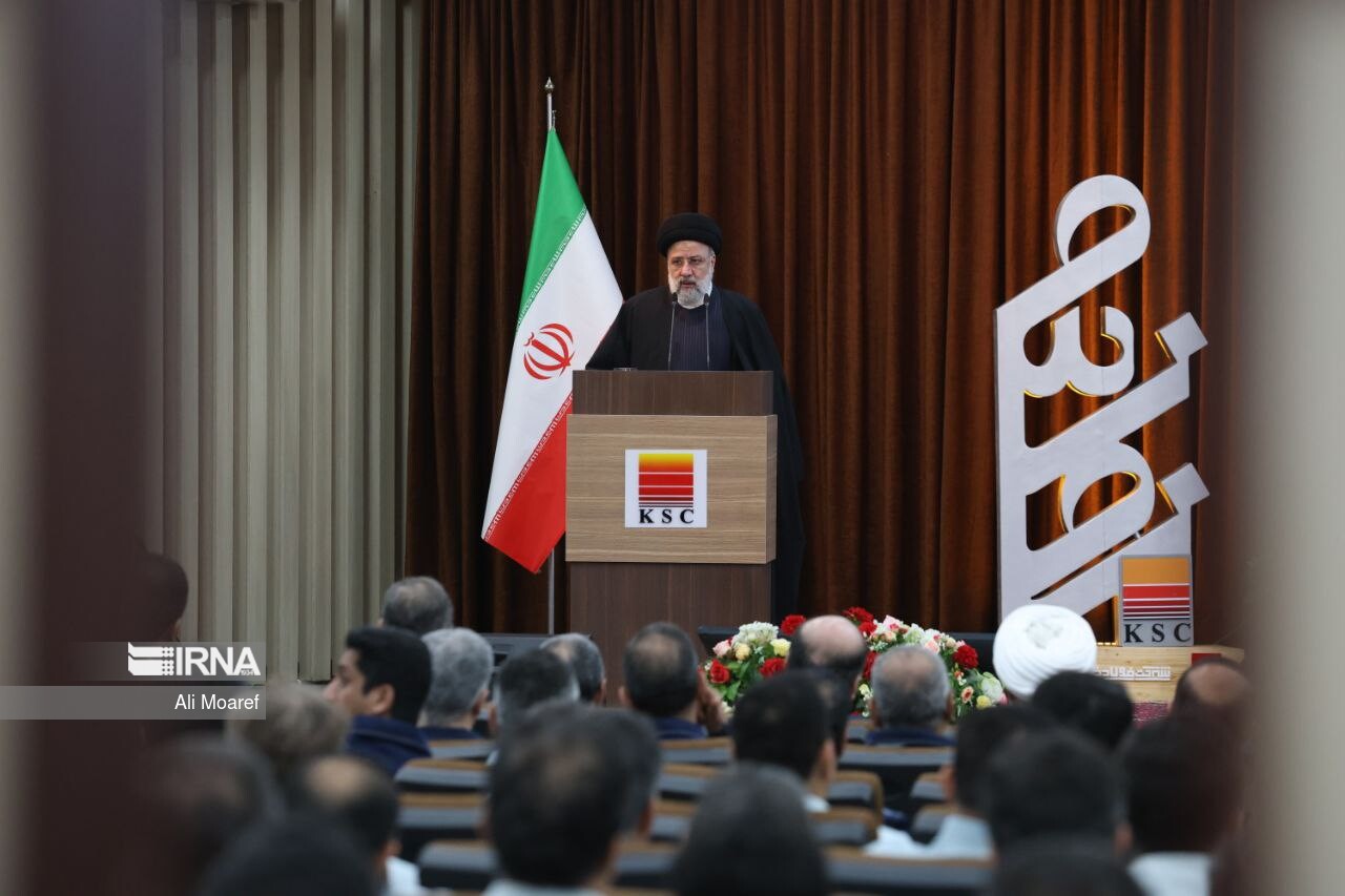 رییس جمهور: اراده ملت ایران در جهت اقتصاد مقاومتی شکست سنگینی برای دشمن بود