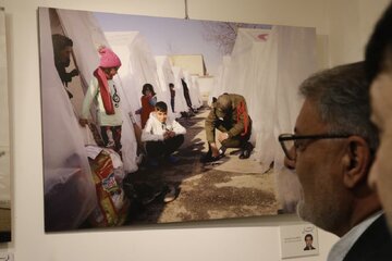 نمایشگاه روایت عکاسان از زلزله فیرورق در خوی گشایش یافت