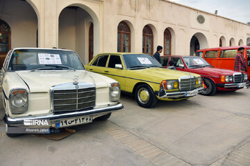 Reunión de coches clásicos en Bushehr