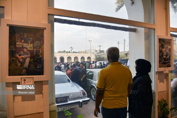 Reunión de coches clásicos en Bushehr