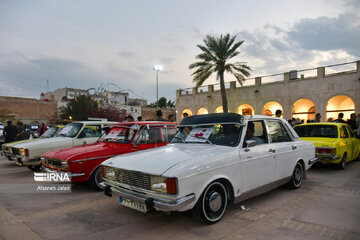 Reunión de coches clásicos en Bushehr