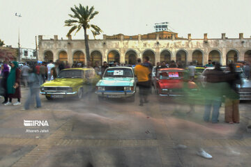 Reunión de coches clásicos en Bushehr