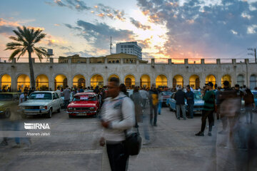 Reunión de coches clásicos en Bushehr