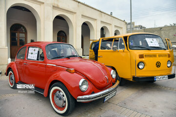 Reunión de coches clásicos en Bushehr