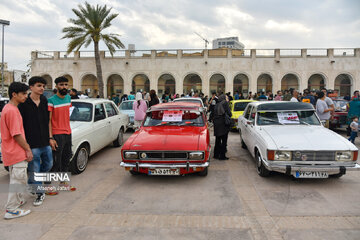 Reunión de coches clásicos en Bushehr