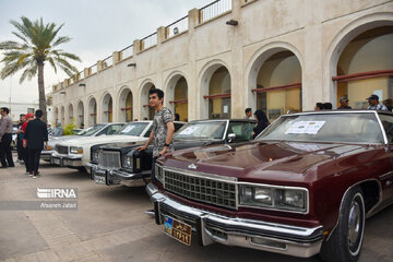 Reunión de coches clásicos en Bushehr