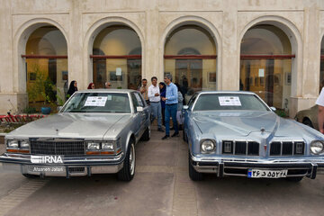 Reunión de coches clásicos en Bushehr