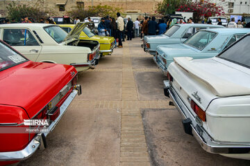 Reunión de coches clásicos en Bushehr