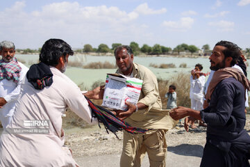 Ayuda de la Media Luna Roja a las víctimas de las inundaciones en Sistán y Baluchistán