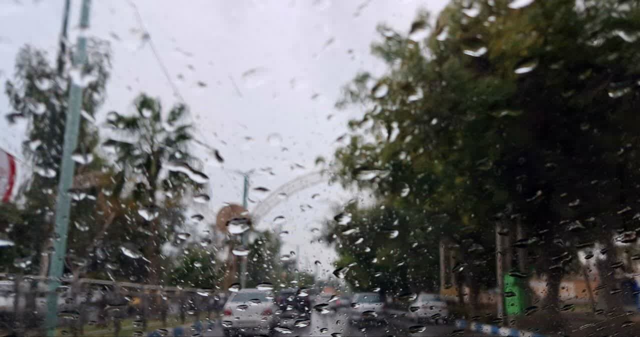 بارش باران در نیمه جنوبی استان زنجان شدت می‌گیرد