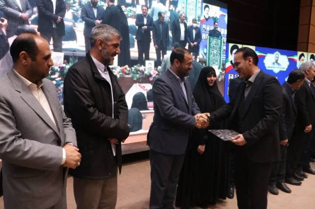 وزیر آموزش و پرورش از رییس روابط عمومی این حوزه در استان یزد تقدیر کرد