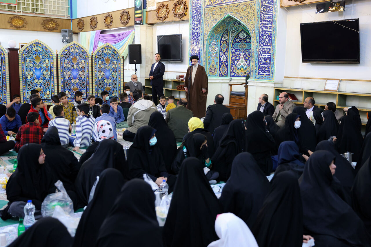 آنچه در فرودین ۱۴۰۲ اتفاق افتاد/ از تشکیل کارگروه تحقق شعار سال تا تغییرات عیدانه دولت