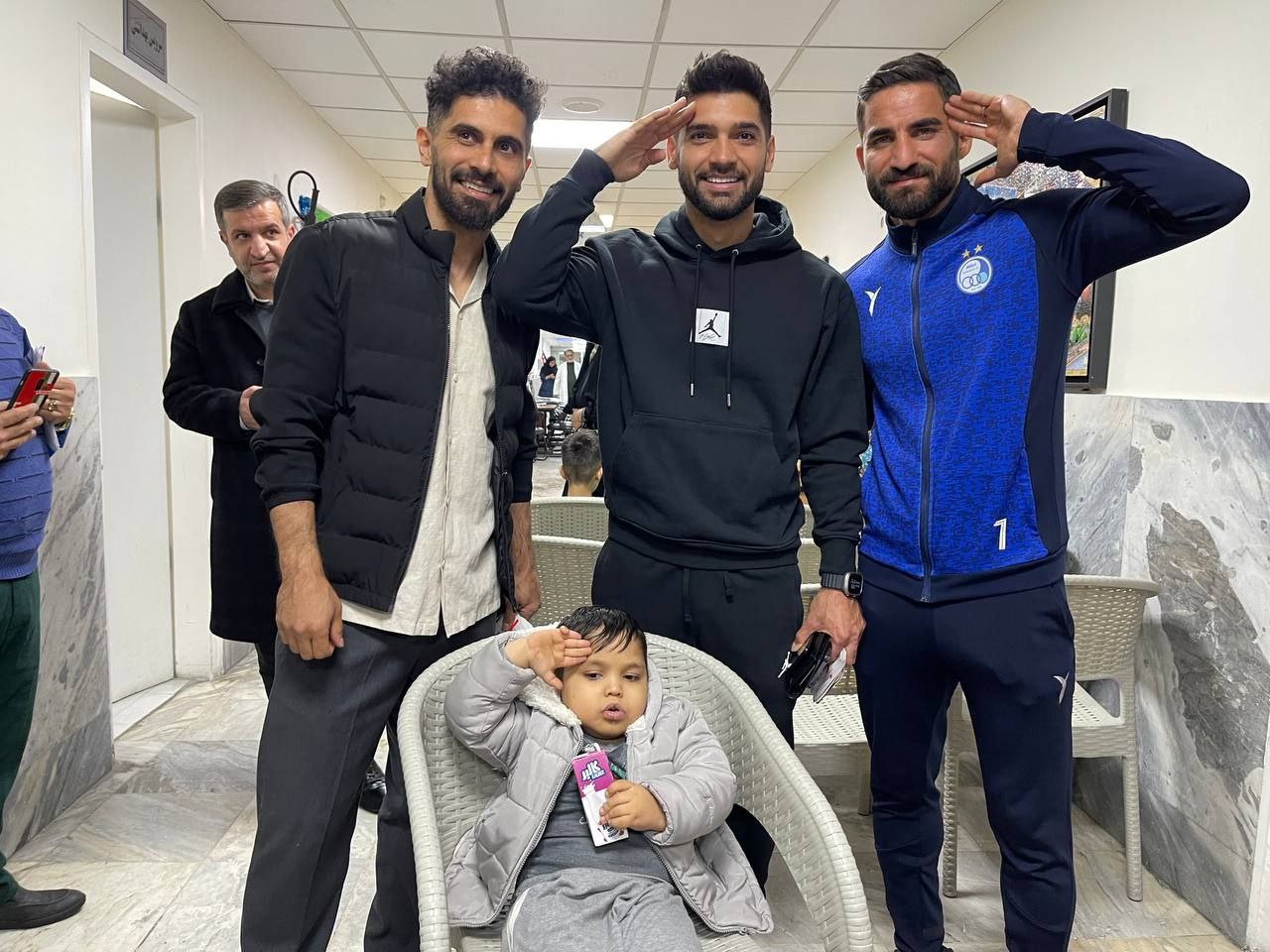 اقدام پسندیده بازیکنان استقلال و پرسپولیس پیش از شهرآورد + عکس