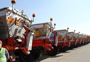 ۵۶ دستگاه ماشین‌آلات به دهیاری‌های استان یزد تحویل شد