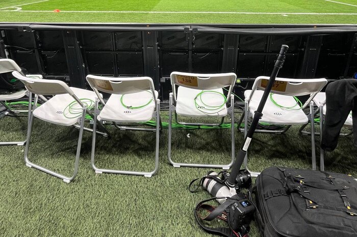 عکاسی فوتبال با اینترنت دیزلی و صندلی شکسته!