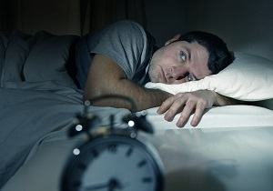 چرا برخی افراد نیمه‌شب از خواب می‌پرند؟