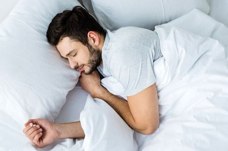 چرا برخی افراد نیمهشب از خواب میپرند؟