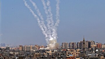 تداوم حملات هوایی و توپخانه رژیم صهیونیستی به غزه+فیلم