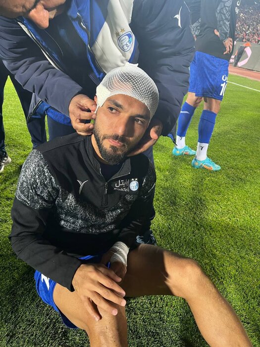 حواشی دربی ۱۰۳؛ از اقدام عجیب میزبان در لحظه افطار تا شکست سر بازیکن استقلال توسط قرمزها