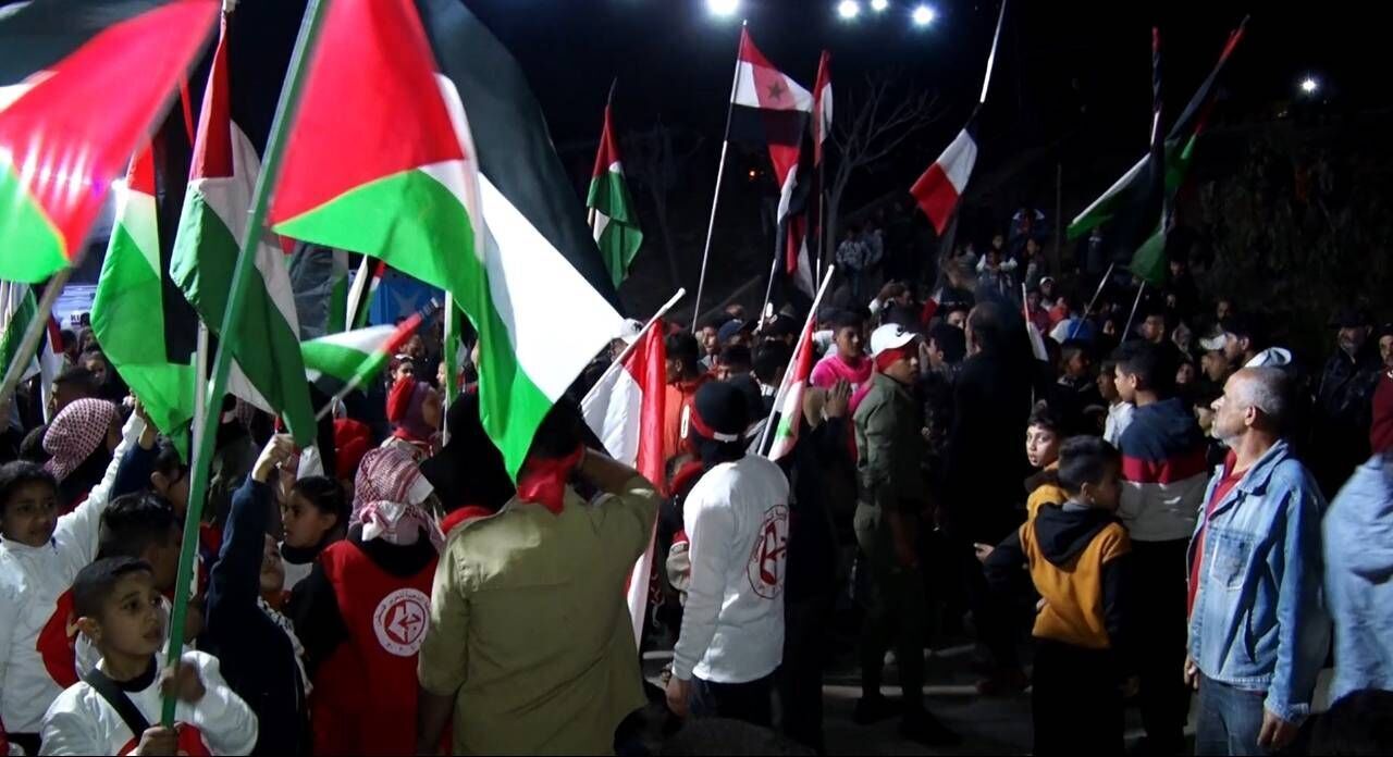 الجالية الفلسطينية في سوريا تنظم مسيرة دعما لأهالي غزة