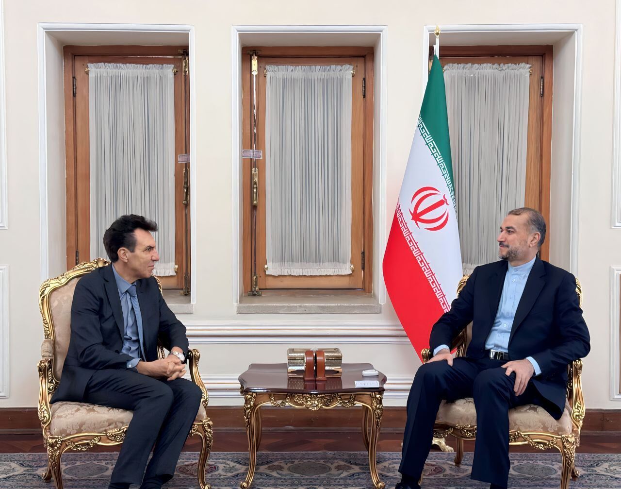 Italian envoy meets FM as he ends mission in Iran