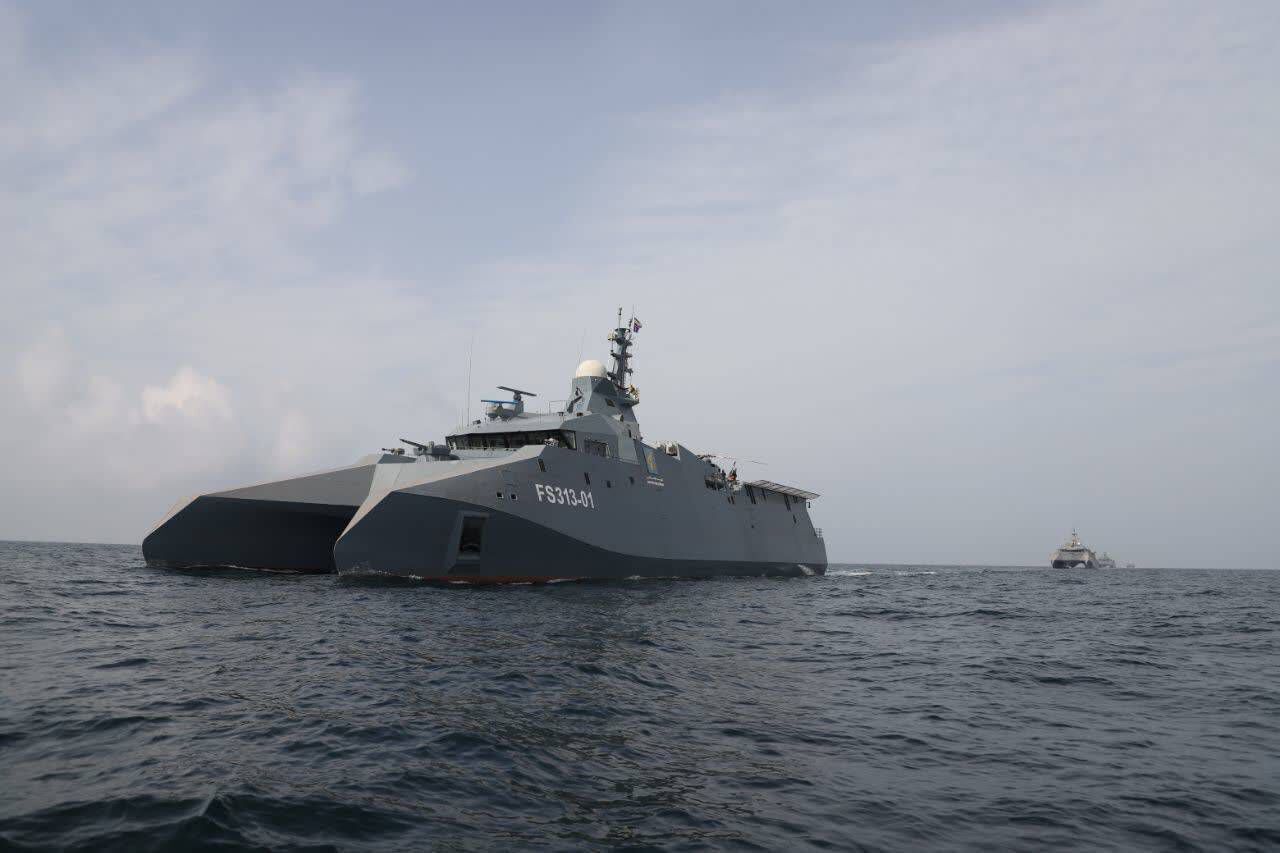 Nuevos buques de guerra del CGRI participan en ejercicio naval Irán-China-Rusia