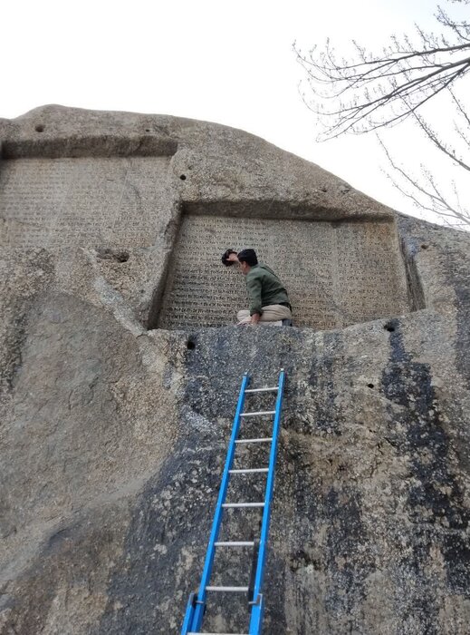 دودههای ناشی از انفجار ترقه از گنجنامه همدان پاک شد/آسیبی به بنا وارد نشده است