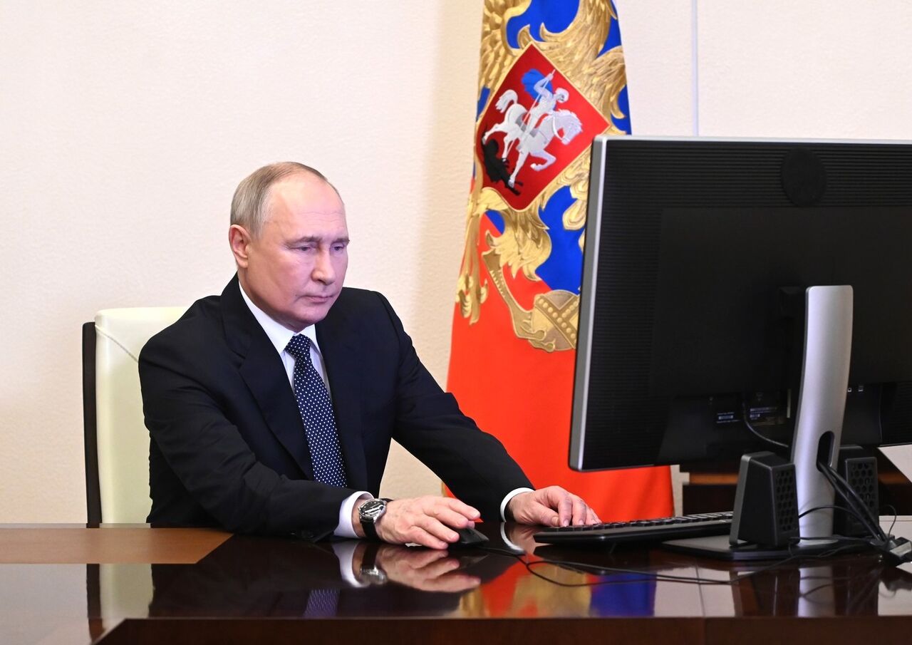 Путин проголосовал онлайн на президентских выборах в России