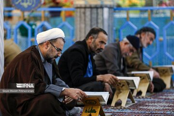 Lecture du coran dans une mosquée à Sanandaj, au Kurdistan iranien