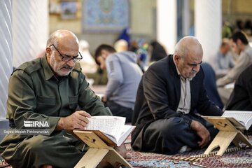 Lecture du coran dans une mosquée à Sanandaj, au Kurdistan iranien