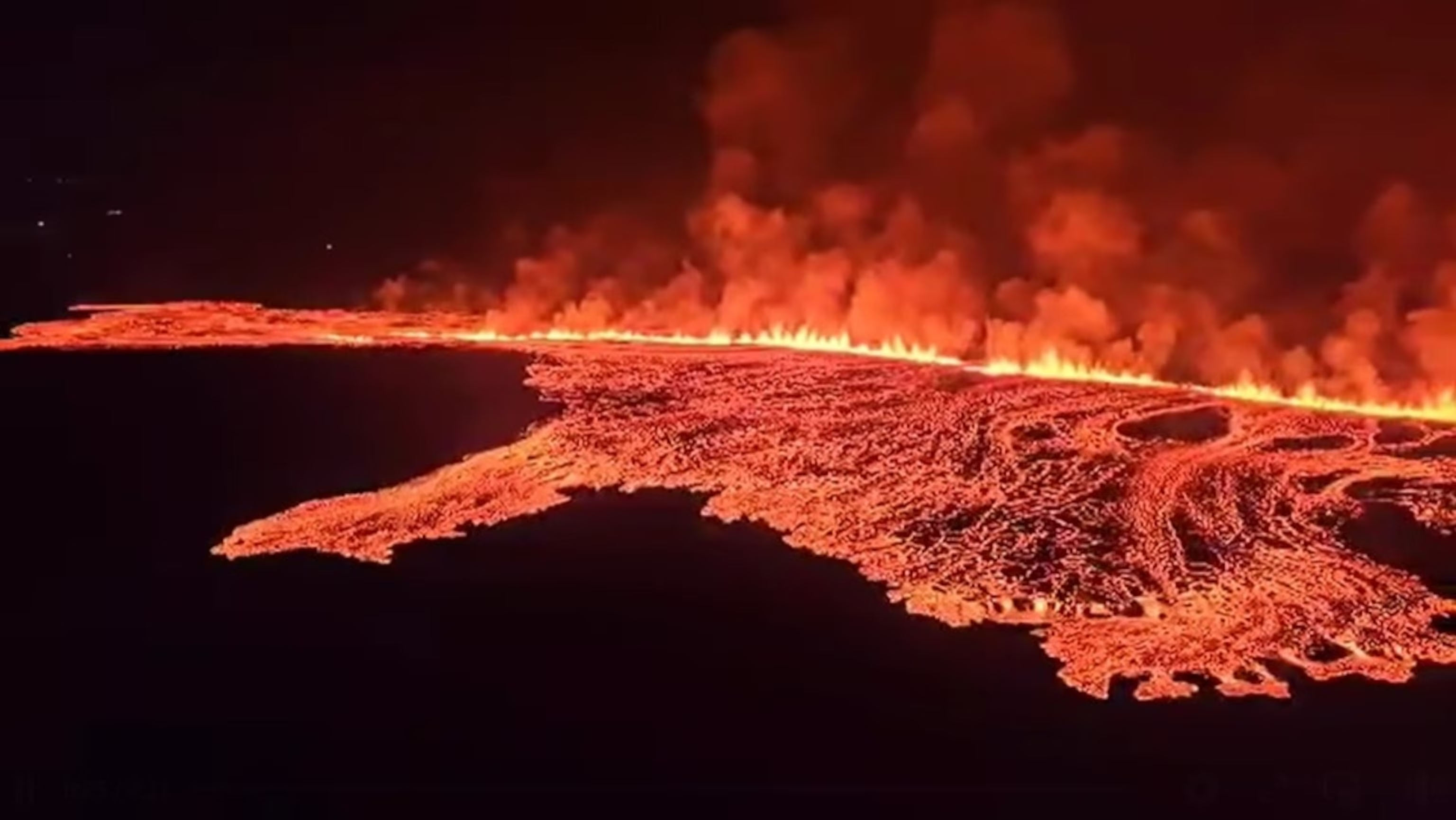 آتشفشان در ایسلند؛ هزاران نفر خانه ها را ترک کردند