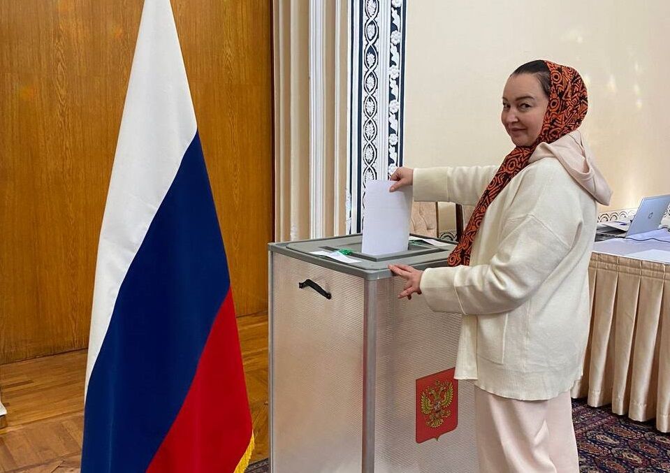 Russians living in Iran cast ballots in presidential election