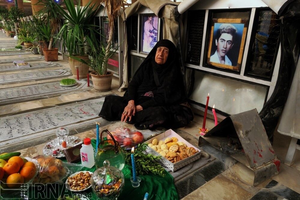 برگزاری برنامه‌های فرهنگی در ۲۰ هزار گلزار شهدا/۱۲۰۰ حسینیه در خانه‌های شهدا وجود دارد