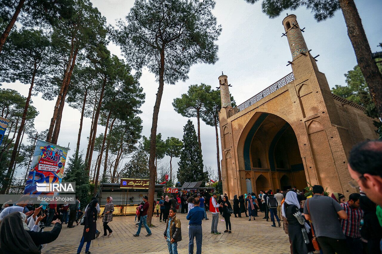 شکایات مسافران نوروزی تا پایان فروردین رسیدگی می‌شود/برپایی ٩ هزار غرفه صنایع‌دستی