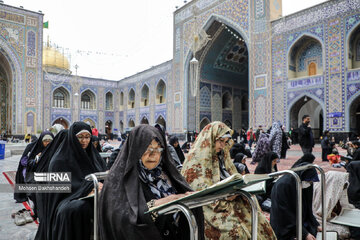 Recitación del Sagrado Corán en el Santuario Sagrado de Imam Reza