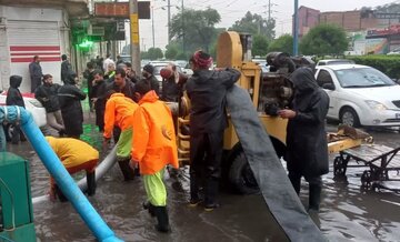 فرماندار شادگان: تلاش برای رفع آبگرفتگی معابر شادگان ادامه دارد