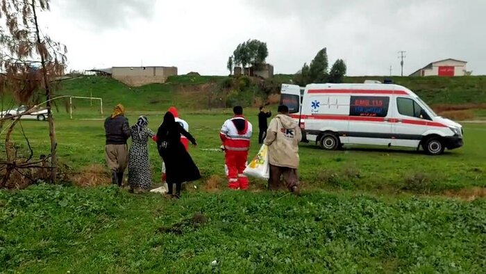 نجات جان مادر باردار توسط نجاتگران هلال احمر دره شهر