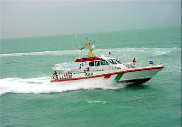 عملیات موفق امداد رسانی به سرنشین شناور مسافربری در آب‌های جزیره خارگ